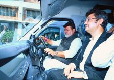 Hon'ble Industries Minister and Guardian Minister Shri. Uday Samant personally inspecting the vehicles;?>