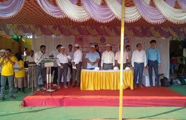 मा. मुख्य कार्यकारी अधिकारी, जिल्हा परिषद रत्नागिरी आणि व्यासपीठावर उपस्थित इतर मान्यवर अधिकारी आणि कर्मचारी
