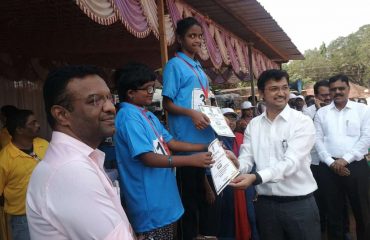 Prize distribution by the Hon'ble Chief Executive Officer and the Additional Chief Executive Officer, Zilla Parishad Ratnagiri