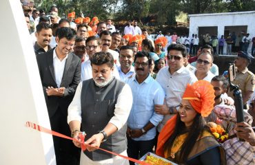 मा. ना. श्री. उदय सामंत, मंत्री उद्योग तथा पालक मंत्री रत्नागिरी जिल्हा यांच्या हस्ते हाउस बोटचे अनावरण