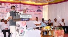मा. ना. श्री. उदय सामंत, मंत्री उद्योग तथा पालक मंत्री रत्नागिरी जिल्हा उपस्थितांना संबोधित करताना;?>