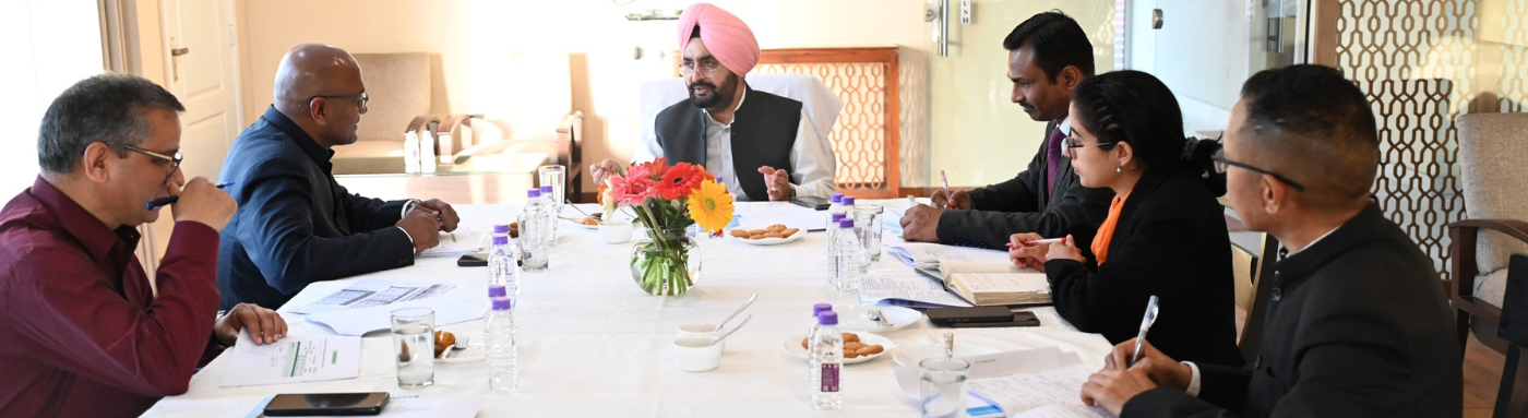 उत्तराखण्ड दौरे पर चुनाव आयुक्त डॉ. एस एस संधू ने ली समीक्षा बैठक