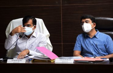 करेत्तर राजस्व वसूली तथा विकास प्राथमिकता के कार्यों की मण्डलीय समीक्षा बैठक