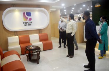 मण्डलायुक्त ने प्रयागराज स्मार्ट सिटी लिमिटेड कार्यालय का निरीक्षण किया