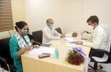 मण्डलायुक्त ने प्रयागराज स्मार्ट सिटी लिमिटेड कार्यालय का निरीक्षण किया