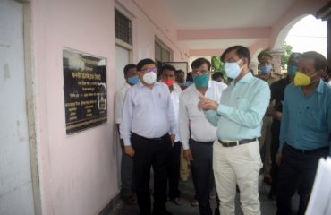 Divisional Commissioner, Shri Sanjay Goyal, along with IG Shri K P Singh, inspected Tehsil Handia on the occasion of Sampoorna Samadhan Diwas
