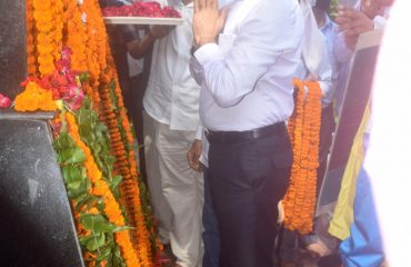 मंडलायुक्त ने अमर शहीद चंद्रशेखर आजाद जी की 115 वीं जयंती के अवसर पर उन्हें नमन किया