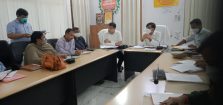 Divisional Commissioner reviewed projects worth more than 50 lakhs with Officers in Pratapgarh;?>