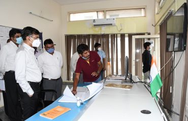 मंडलायुक्त का बाढ़ प्रभावित क्षेत्र का भ्रमण