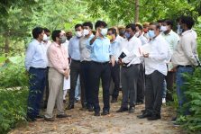Divisional Commissioner inspected the tourist spot Triveni Pushp at Arail;?>