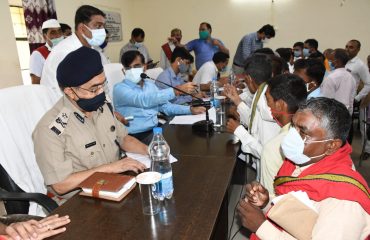 तहसील करछना में संपूर्ण समाधान दिवस के उपलक्ष पर मंडलायुक्त श्री संजय गोयल