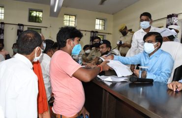 तहसील करछना में संपूर्ण समाधान दिवस के उपलक्ष पर मंडलायुक्त श्री संजय गोयल