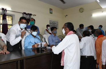 तहसील करछना में संपूर्ण समाधान दिवस के उपलक्ष पर मंडलायुक्त श्री संजय गोयल