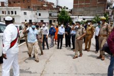 Divisional Commissioner, Shri Sanjay Goyal, along with other officials visited the flood affected areas;?>