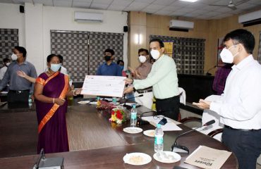 प्रधानमंत्री स्वानिधि योजना के लाभार्थियों को प्रमाण पत्रों का वितरण