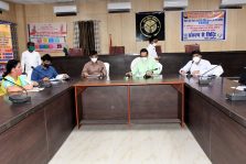 ACS Urban Development, Dr. Rajneesh Dubey reviewing the Progress of the PM Svanidhi Yojna;?>