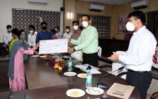 Distribution of Certificates to PM Svanidhi Yojna Beneficieries;?>