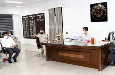 अत्यधिक वर्षा होने के कारण क्षतिग्रस्त सड़कों के मरम्मत कार्यों की समीक्षा बैठक
