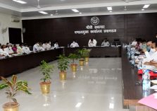 Divisional Commissioner reviewed Progress of Non-tax, Revenue Collection and of Development Works on Priority;?>