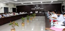 Divisional Commissioner reviewed Progress of Non-tax, Revenue Collection and of Development Works on Priority;?>