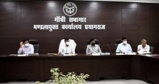 Divisional Commissioner reviewed Progress of Non-tax, Revenue Collection and of Development Works on Priority;?>