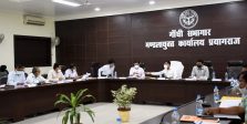 Divisional Commissioner reviewed Progress of Non-tax, Revenue Collection and of Development Works on Priority;?>
