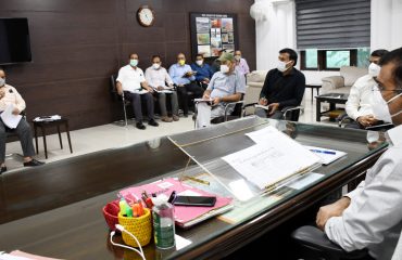 अत्यधिक वर्षा होने के कारण क्षतिग्रस्त सड़कों के मरम्मत कार्यों की समीक्षा बैठक