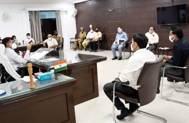 अत्यधिक वर्षा होने के कारण क्षतिग्रस्त सड़कों के मरम्मत कार्यों की समीक्षा बैठक