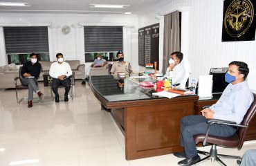 अत्यधिक वर्षा होने के कारण क्षतिग्रस्त सड़कों के मरम्मत कार्यों की समीक्षा बैठक