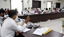 Divisional Commissioner reviewed Progress of Non-tax, Revenue Collection and of Development Works on Priority;?>