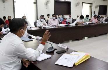 Divisional Commissioner reviewed Progress of Non-tax, Revenue Collection and of Development Works on Priority
