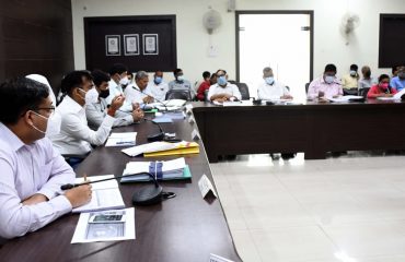 Divisional Commissioner reviewed Progress of Non-tax, Revenue Collection and of Development Works on Priority