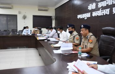 मंडलायुक्त की अध्यक्षता में आबकारी एवं विधि और कानून व्यवस्था की मंडलीय समीक्षा बैठक संपन्न