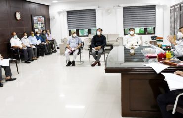 अत्यधिक वर्षा होने के कारण क्षतिग्रस्त सड़कों के मरम्मत कार्यों की समीक्षा बैठक