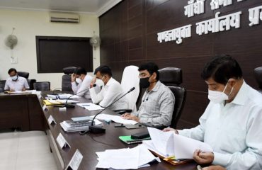 Divisional Commissioner reviewed Progress of Non-tax, Revenue Collection and of Development Works on Priority