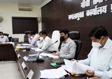 Divisional Commissioner reviewed Progress of Non-tax, Revenue Collection and of Development Works on Priority;?>