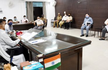 अत्यधिक वर्षा होने के कारण क्षतिग्रस्त सड़कों के मरम्मत कार्यों की समीक्षा बैठक