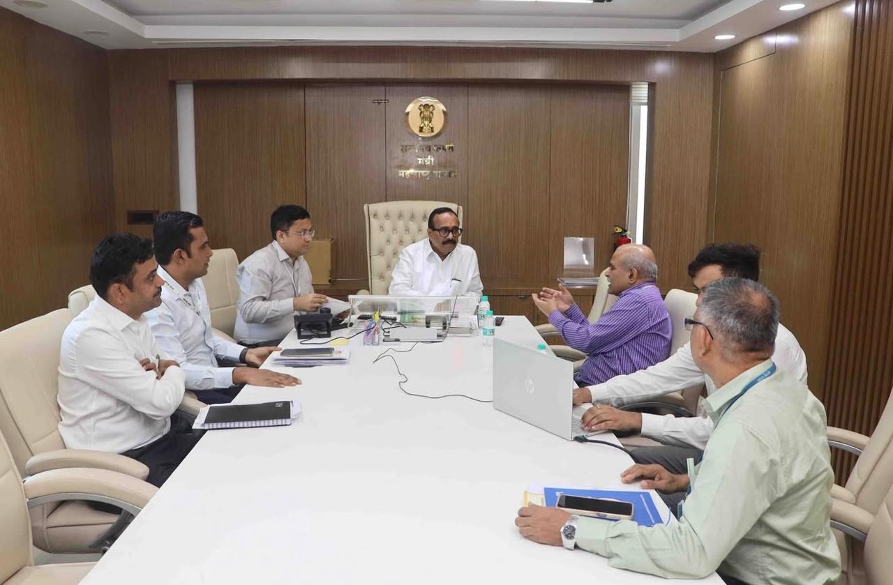 ओबीसी महामंडळाची आढावा बैठक