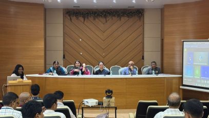 इतर मागास बहुजन कल्याण विभागाने दिनांक 29/09/2025 रोजी “न्यायालयीन प्रकरणे हाताळणे” या विषयावर विभागातील व विभागाच्या अधिपत्याखालील कार्यालयातील अधिकारी व कर्मचारी यांच्यासाठी उच्च न्यायालय मुंबई येथील सरकारी वकीलांचे ऑनलाईन व ऑफलाईन प्रशिक्षणाचे आयोजन केले होते. सदर प्रशिक्षणामध्ये श्रीम. नेहा भीडे, (सरकारी वकील), श्रीम. श्रुती व्यास, (अतिरीक्त सरकारी वकील) व श्री. ओंकार चांदुरकर, (अतिरीक्त सरकारी वकील) यांनी मार्गदर्शन केले. नमुद प्रशिक्षण हे यशस्वीरित्या पार पडले.