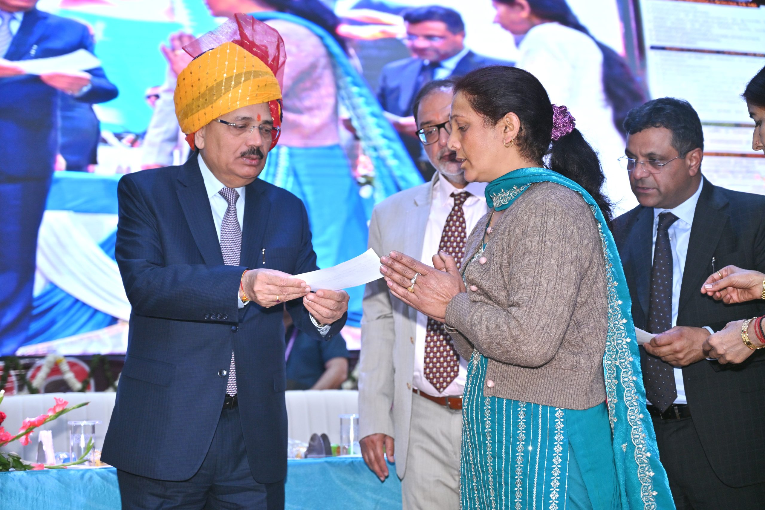 Hon’ble Mr. Justice Surya Kant, Chief Justice of India and Patron-in-Chief of NALSA, handing over a cheque of ₹50,000 to a victim of disaster of Mandi District from the Chief Justice Disaster Relief Fund as financial assistance for rehabilitation.