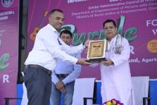 Welcoming Chief Guest Shri Tinku Roy, Minister Social Justice and Empowerment, Goverment of Tripura;?>