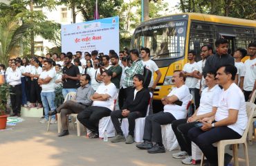 Commissioner and other officials attending Eat Right Mela Street Play
