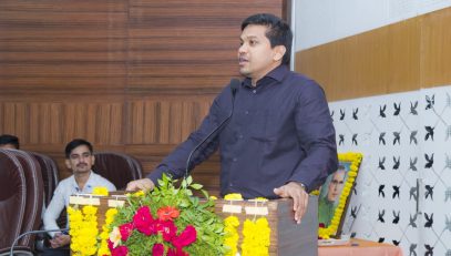 कृषी दिन कार्यक्रमा मध्ये मा. मुख्य कार्यकारी अधिकारी मार्गदर्शन करताना