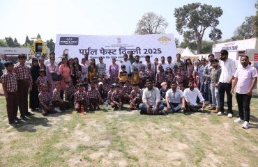 Group photo of school children, their parents, and teachers in the Game Zone of Purple Fest 2025 at Rashtrapati Bhavan.