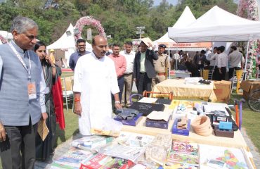 Hon’ble Union Minister Dr. Virendra Kumar and Secretary of the Ministry of Social Justice and Empowerment Shri Amit Yadav are inspecting the stalls set up by ALIMCO at the Chintan Shivir program.