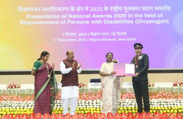 The Hon’ble President of India, Smt. Droupadi Murmu, is presenting the award to Lieutenant Colonel Dwarkesh Chandrasekharan in the Best Person with Disability category