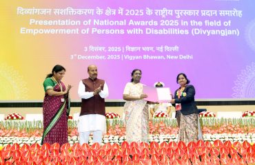 The Hon’ble President of India, Smt. Droupadi Murmu, is presenting the award to Bhagyashree Manohar Nadimetla Kanna in the Best Person with Disability category.