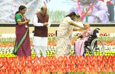 The Hon’ble President of India, Smt. Droupadi Murmu, is presenting the award to Kumari Sheeba Koilpichai in the Best Person with Disability category.