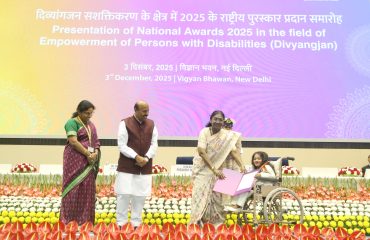The Hon’ble President of India, Smt. Droupadi Murmu, is presenting the award to Aboli Vijay Jarit in the Best Person with Disability category