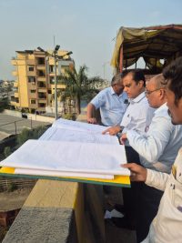 Shri. S. S. Salunkhe, Secretary (Roads) on field visit to assess ongoing work.